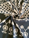 Conjunto de Blusa con Estampado Gráfico y Short con Cinturón Luxeira