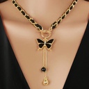 Gargantilla Elegante de Cadena con Diseño de Mariposa