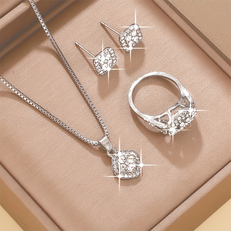 Set de 4 Piezas de Joyería: Collar, Pendientes y Anillo