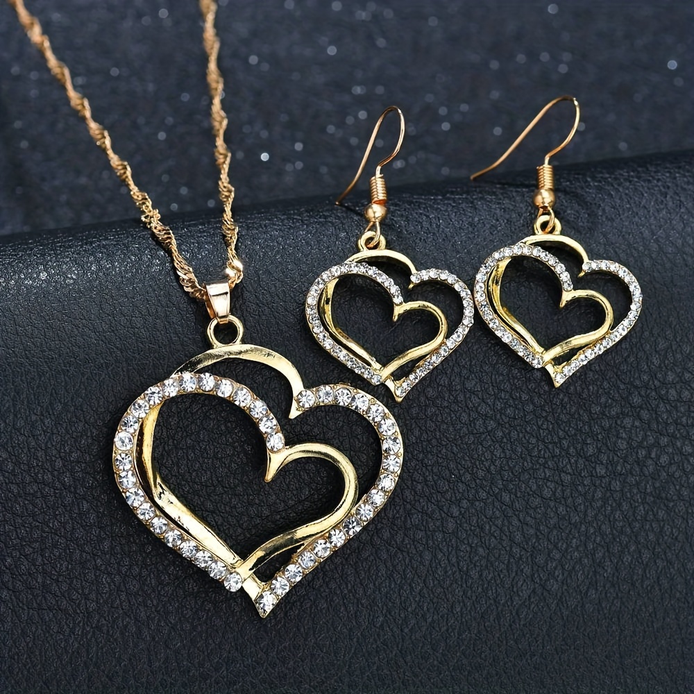 Conjunto de Joyería Estilo Coquette: Collar y Pendientes con Diseño de Corazón Brillante