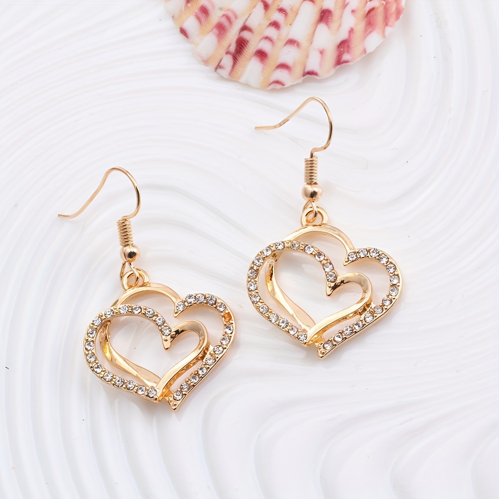 Conjunto de Joyería Estilo Coquette: Collar y Pendientes con Diseño de Corazón Brillante