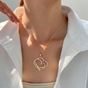 Conjunto de Joyería Estilo Coquette: Collar y Pendientes con Diseño de Corazón Brillante