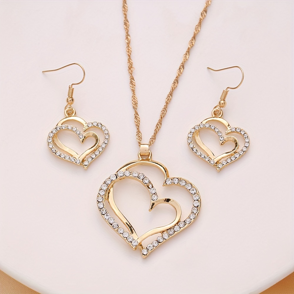 Conjunto de Joyería Estilo Coquette: Collar y Pendientes con Diseño de Corazón Brillante