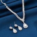Conjunto Elegante de 1 Par de Pendientes + 1 Collar con Diamantes Brillantes