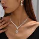 Conjunto Elegante de 1 Par de Pendientes + 1 Collar con Diamantes Brillantes