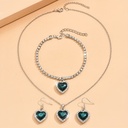 Conjunto de 3 Piezas: Collar, Pulsera y Aretes Plateados con Pedrería Brillante Luxeira