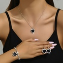 Conjunto de 3 Piezas: Collar, Pulsera y Aretes Plateados con Pedrería Brillante Luxeira