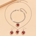 Conjunto de 3 Piezas: Collar, Pulsera y Aretes Plateados con Pedrería Brillante Luxeira