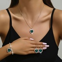 Conjunto de 3 Piezas: Collar, Pulsera y Aretes Plateados con Pedrería Brillante Luxeira