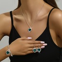 Conjunto de 3 Piezas: Collar, Pulsera y Aretes Plateados con Pedrería Brillante Luxeira