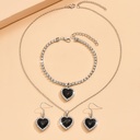 Conjunto de 3 Piezas: Collar, Pulsera y Aretes Plateados con Pedrería Brillante Luxeira