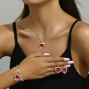 Conjunto de 3 Piezas: Collar, Pulsera y Aretes Plateados con Pedrería Brillante Luxeira