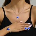 Conjunto de 3 Piezas: Collar, Pulsera y Aretes Plateados con Pedrería Brillante Luxeira