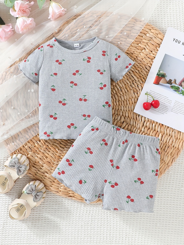 Conjunto de Camiseta y Short con Estampado de Cerezas Luxeira