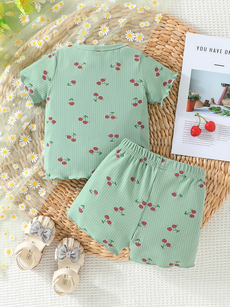 Conjunto de Camiseta y Short con Estampado de Cerezas Luxeira