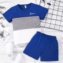 Conjunto de Camiseta y Short con Estampado de Letras y Bloques de Color Luxeira