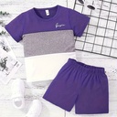 Conjunto de Camiseta y Short con Estampado de Letras y Bloques de Color Luxeira