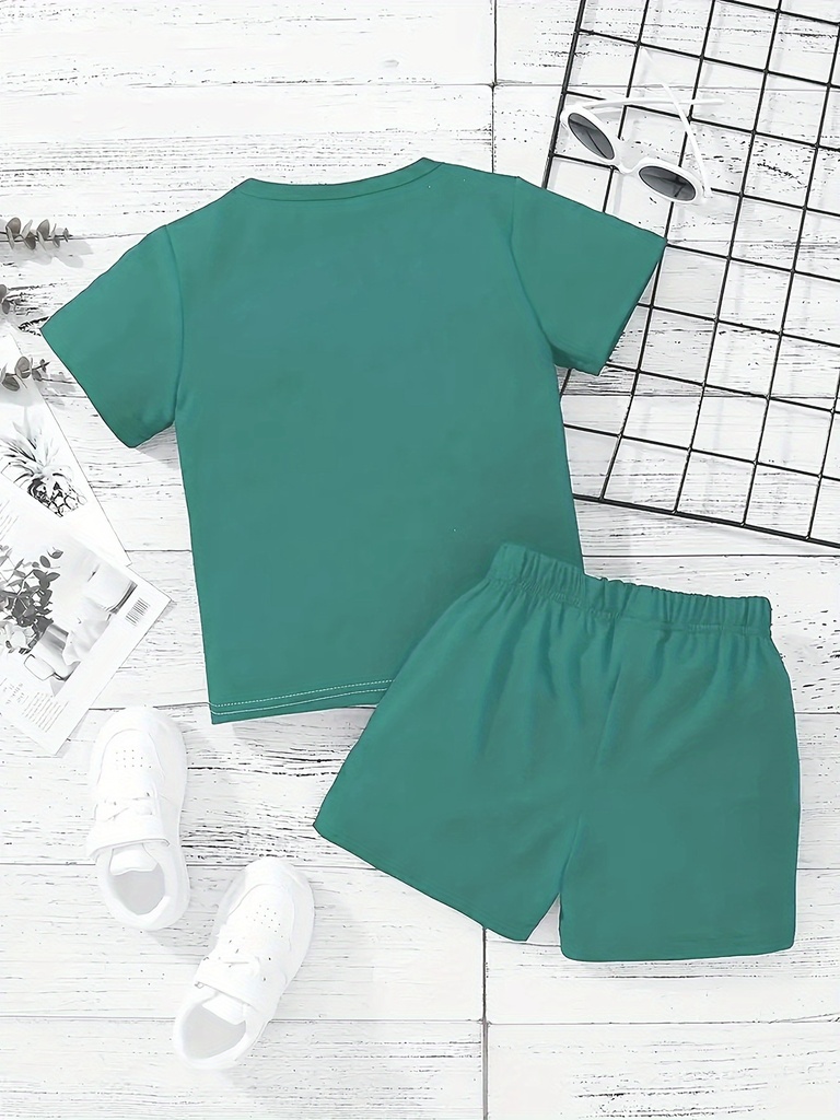 Conjunto de Camiseta y Short con Estampado de Letras y Bloques de Color Luxeira