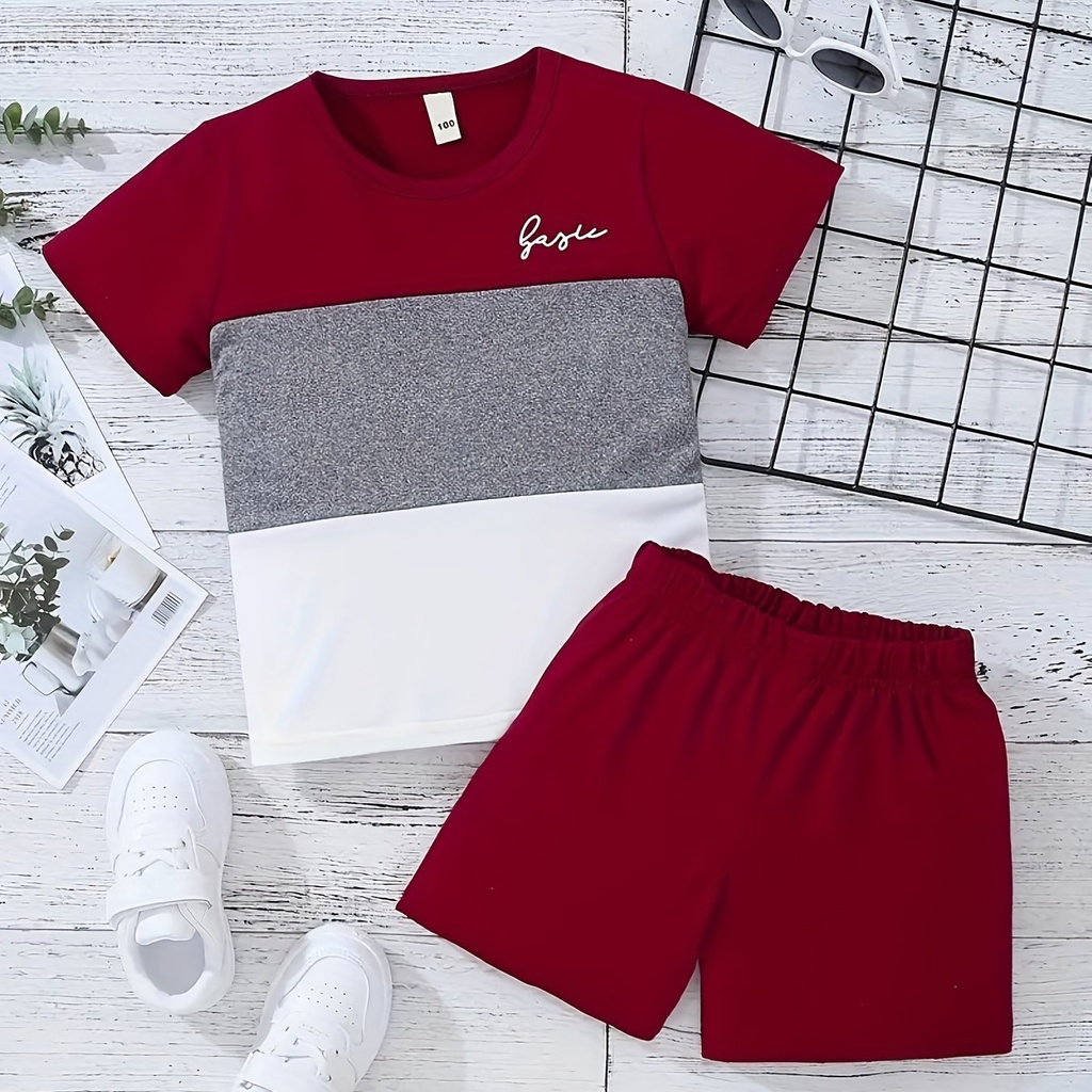 Conjunto de Camiseta y Short con Estampado de Letras y Bloques de Color Luxeira