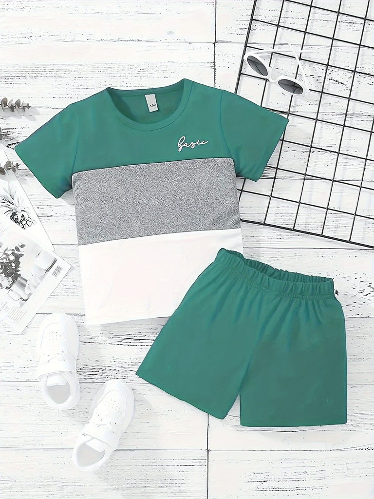 Conjunto de Camiseta y Short con Estampado de Letras y Bloques de Color Luxeira