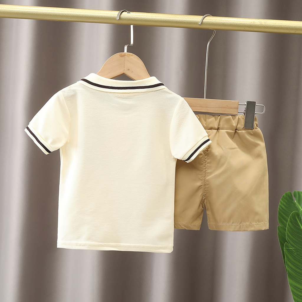 Conjunto de Camiseta de Oso con Cuello y Short Luxeira