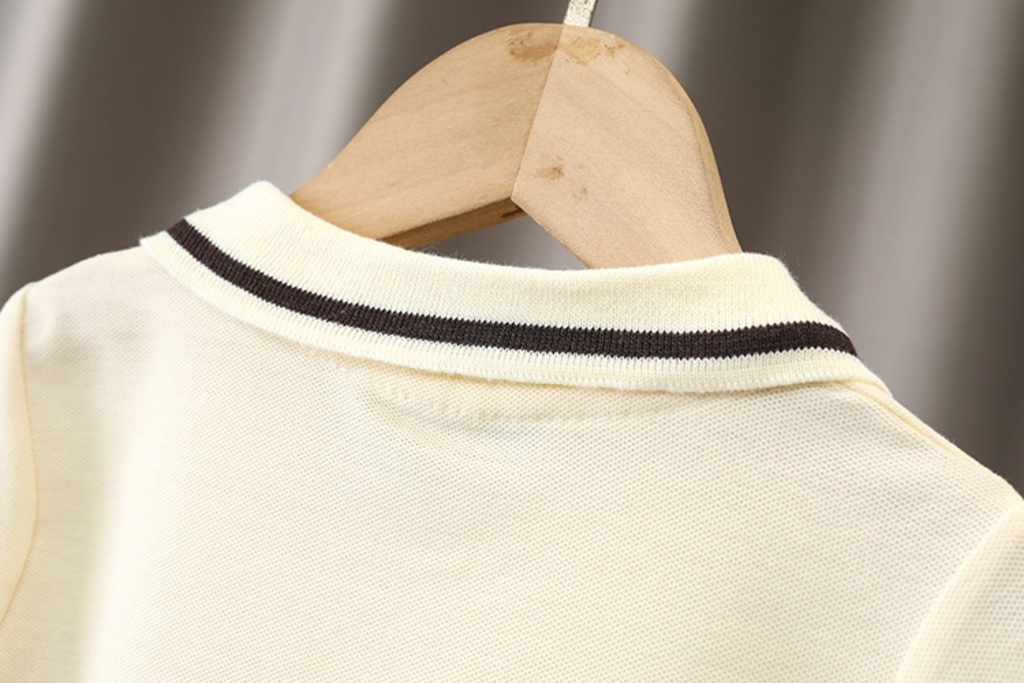 Conjunto de Camiseta de Oso con Cuello y Short Luxeira