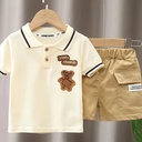 Conjunto de Camiseta de Oso con Cuello y Short Luxeira