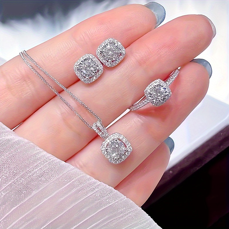 Set de 4 Piezas de Joyería: Collar, Anillo y Aretes Elegantes