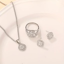 Set de 4 Piezas de Joyería: Collar, Pendientes y Anillo con Artesanía de Aleación