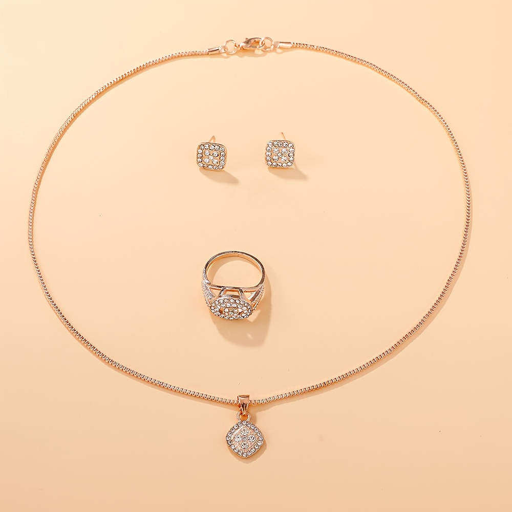 Set de 4 Piezas de Joyería: Collar, Pendientes y Anillo con Artesanía de Aleación
