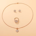 Set de 4 Piezas de Joyería: Collar, Pendientes y Anillo con Artesanía de Aleación