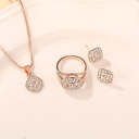 Set de 4 Piezas de Joyería: Collar, Pendientes y Anillo con Artesanía de Aleación