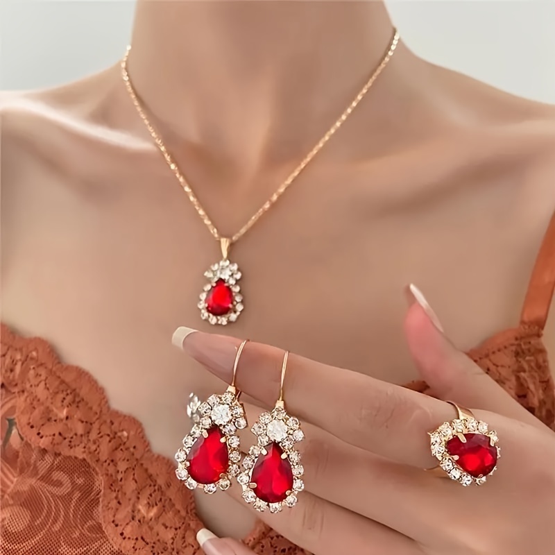 Set de 4 Piezas con Diamantes de Imitación: Collar, Pendientes y Anillo