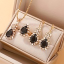 Set de 4 Piezas con Diamantes de Imitación: Collar, Pendientes y Anillo