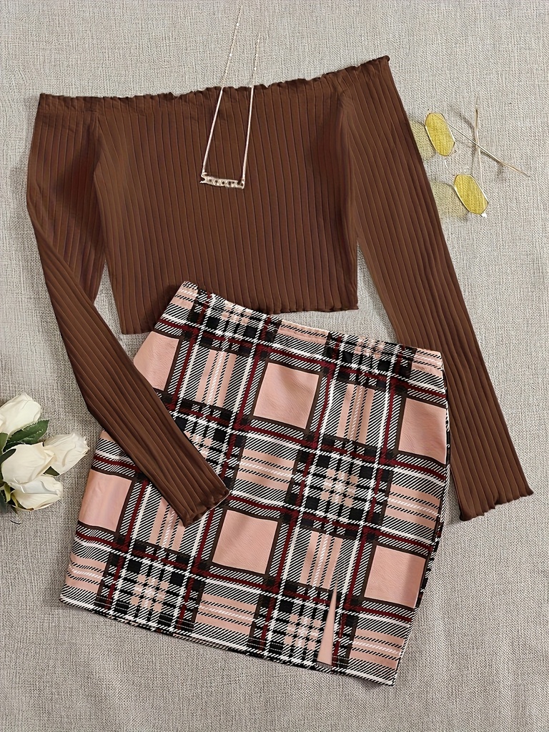 Conjunto de Falda a Cuadros y Top de Manga Larga con Hombros Descubiertos Luxeira