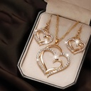 Conjunto de Joyería Estilo Coquette: Collar y Pendientes con Diseño de Corazón Brillante